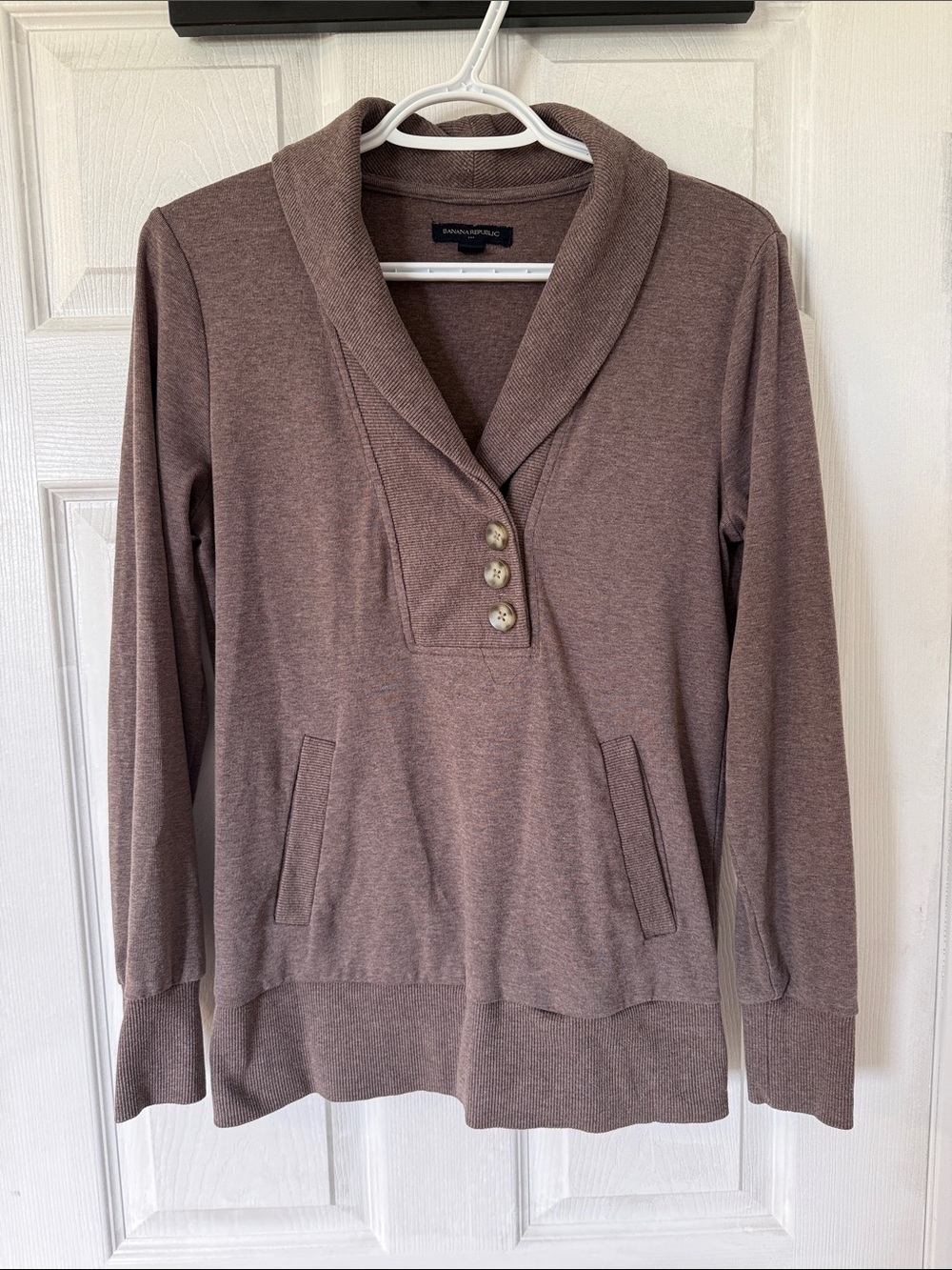 Banana Republic Collar Button Pullover P18 L25 S18